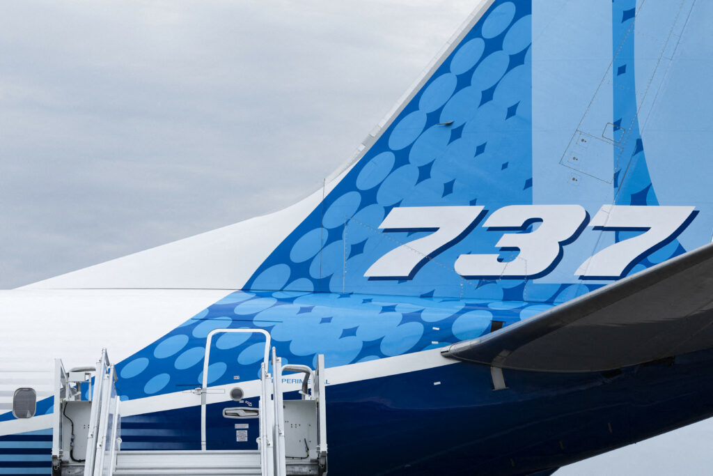 Un balon meteorologic pare să fie obiectul misterios care a lovit un Boeing la 11.000 de metri