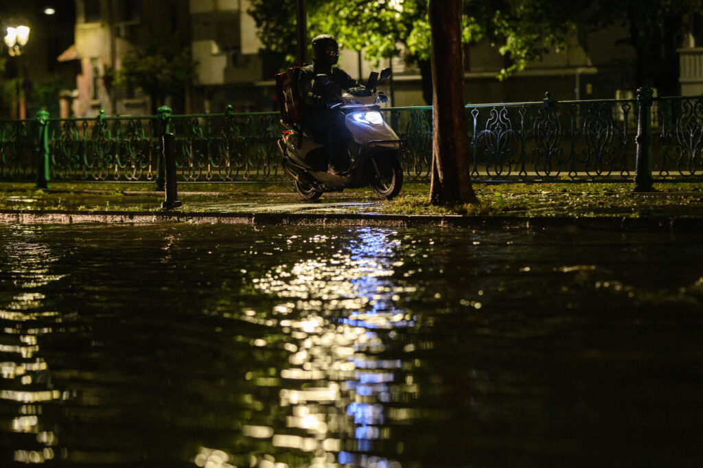 Trafic deviat pe DN2A din cauza inundațiilor. Ploile torențiale au provocat pagube în județul Constanța