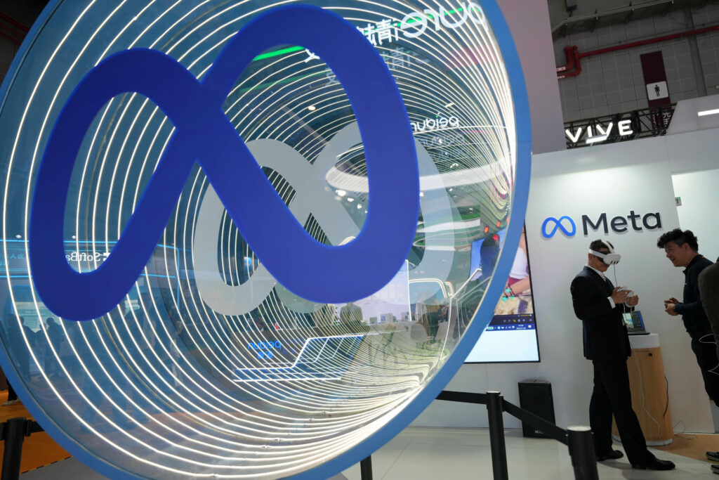 Meta a lansat ochelarii inteligenți Ray-Ban cu ecran integrat și funcții AI