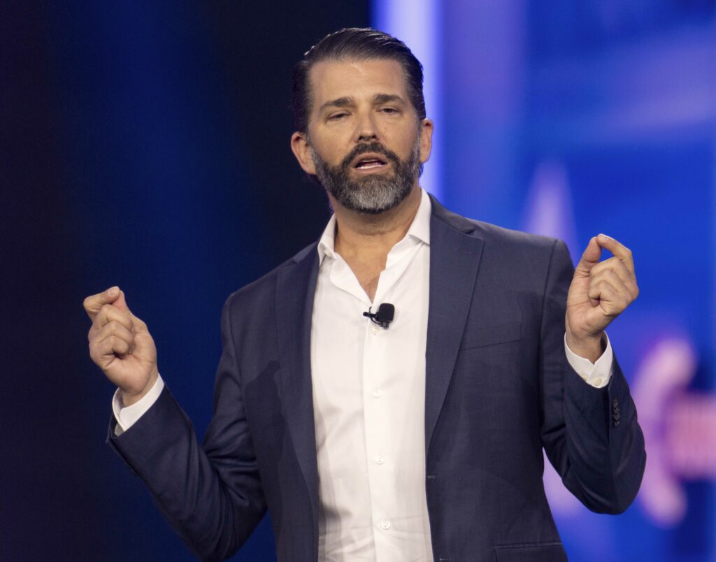 Breșă de securitate exploatată de AI: Numerele private ale prim-ministrului Australiei și ale lui Donald Trump Jr., publicate pe internet