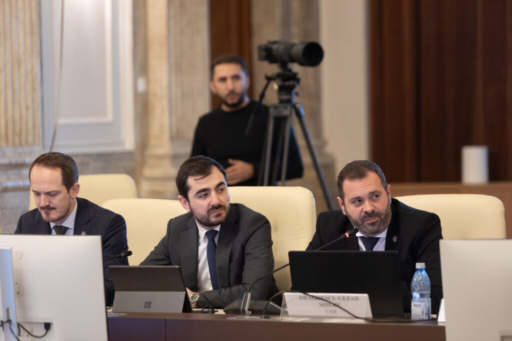USR cere explicații pentru primele de milioane acordate la ANRE, ASF și ANCOM