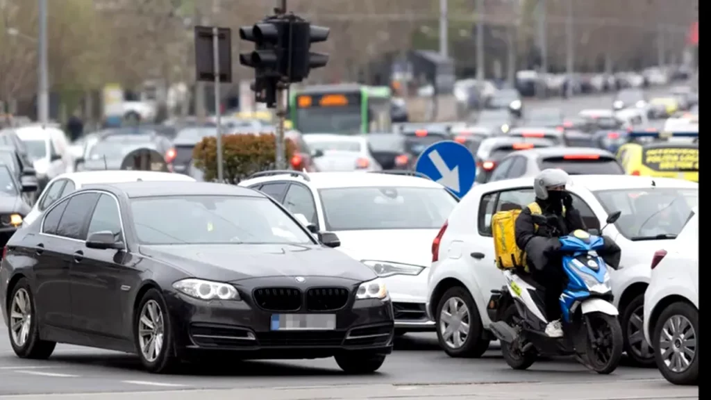 Ministerul Economiei reamintește că mașinile neradiate trebuie să aibă RCA valabilă, chiar dacă nu sunt folosite. Miza campaniei „Îndepărtarea vehiculelor abandonate pe domeniul public”