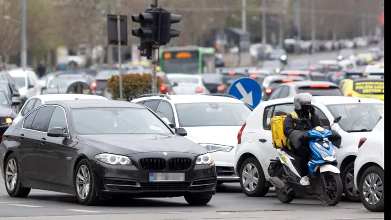 UNSAR și BAAR, poziție comună: Există service-uri și firme de închirieri de vehicule care practică prețuri nejustificate, pe seama plătitorilor de prime RCA