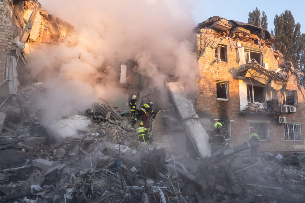 Cel puțin 5 persoane au fost ucise într-un atac rusesc de amploare asupra Ucrainei