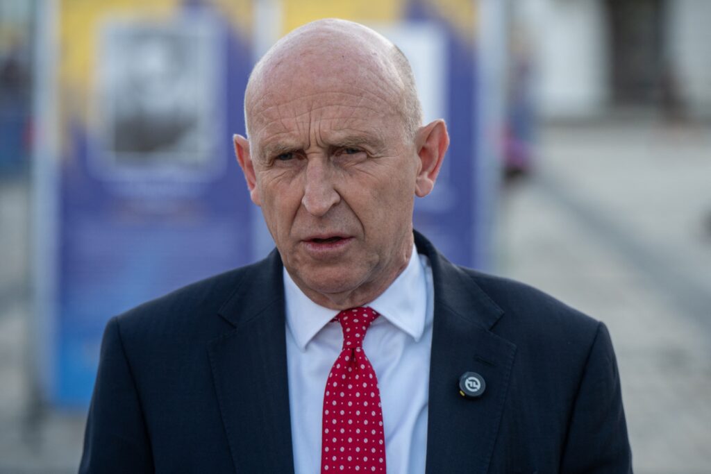 Marea Britanie este pregătită să trimită trupe în Ucraina dacă Trump negociază un acord de pace