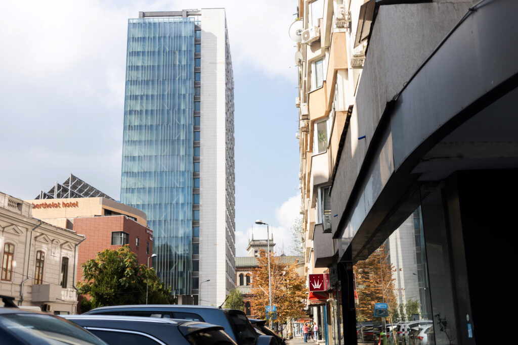 Where do tourists go and how much does a night’s accommodation cost in the country’s major cities