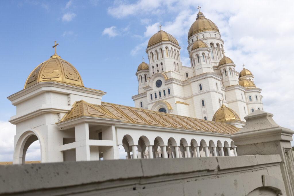 Perioada de 11 zile de pelerinaj neîncetat la Catedrala Națională se încheie miercuri la miezul nopții