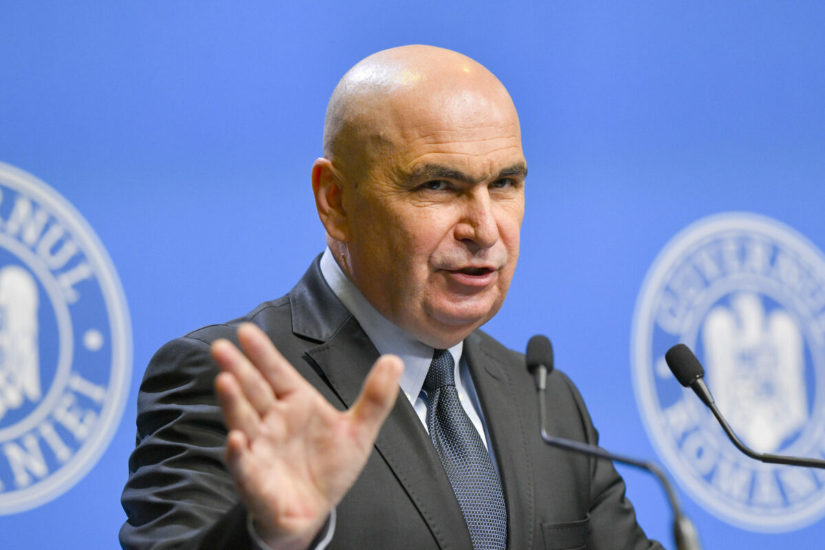 Ministrul Transporturilor îl critică pe Bolojan