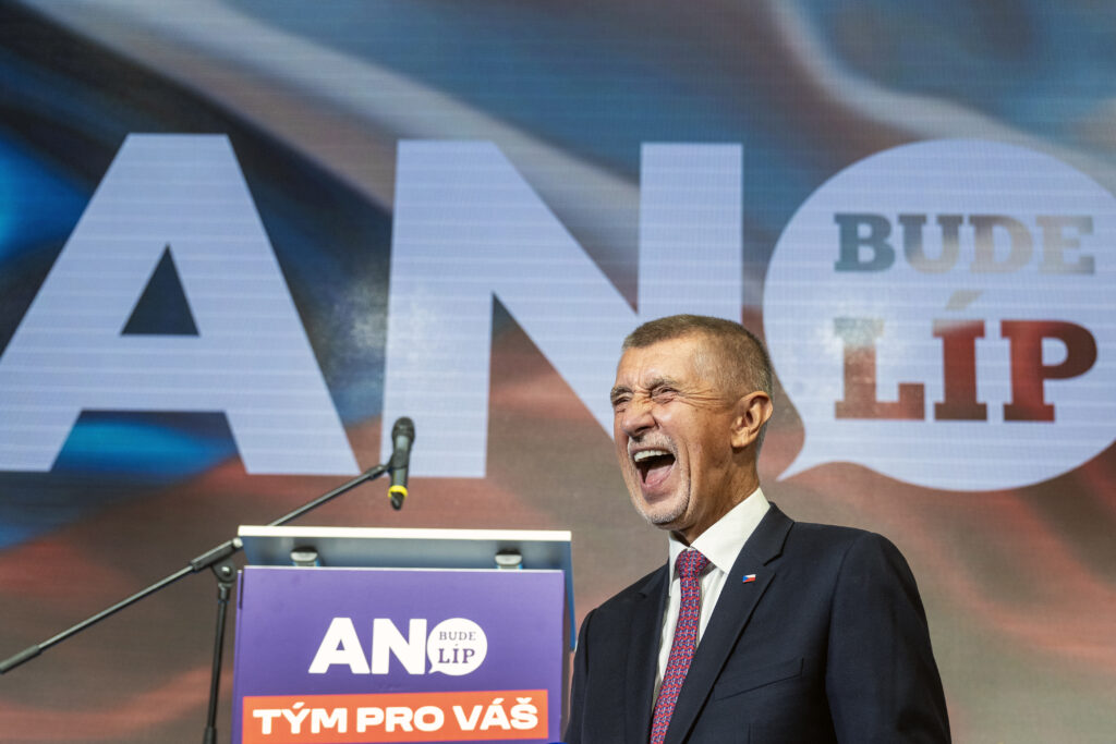 Volodimir Zelenski a avut prima convorbire telefonică cu liderul populist al Cehiei