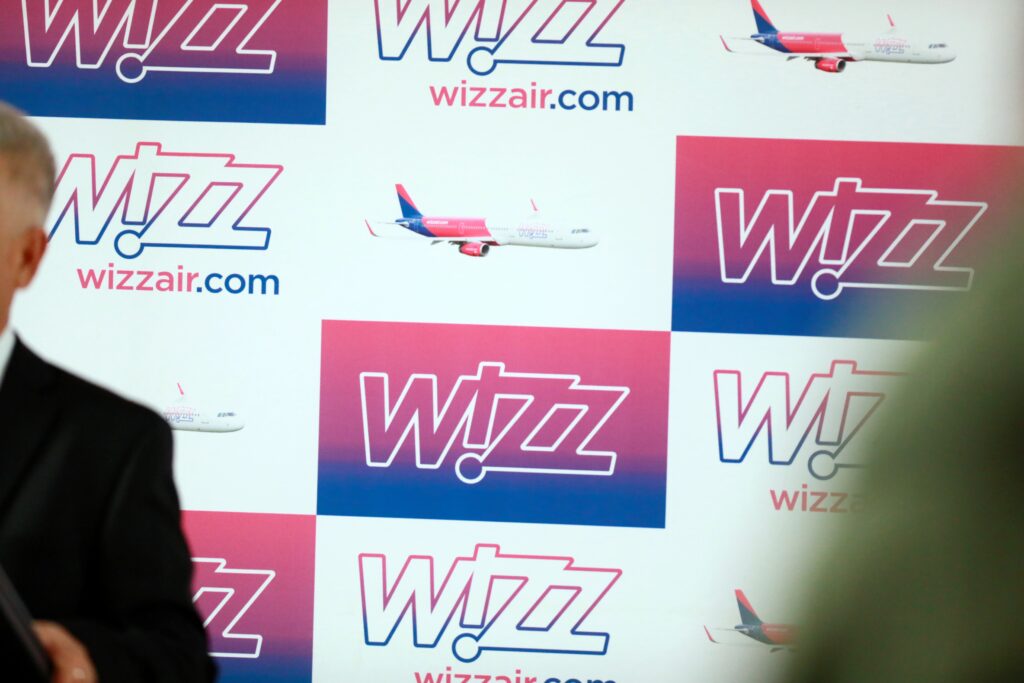 Directorul Wizz Air avertizează că reglementările europene din aviație amenință competitivitatea economiei UE