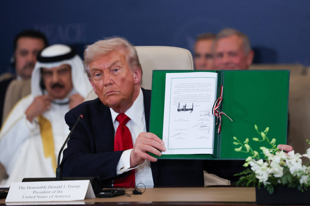 Donald Trump critică revista Time pentru felul în care arată pe copertă: „Cea mai proastă poză din toate timpurile”