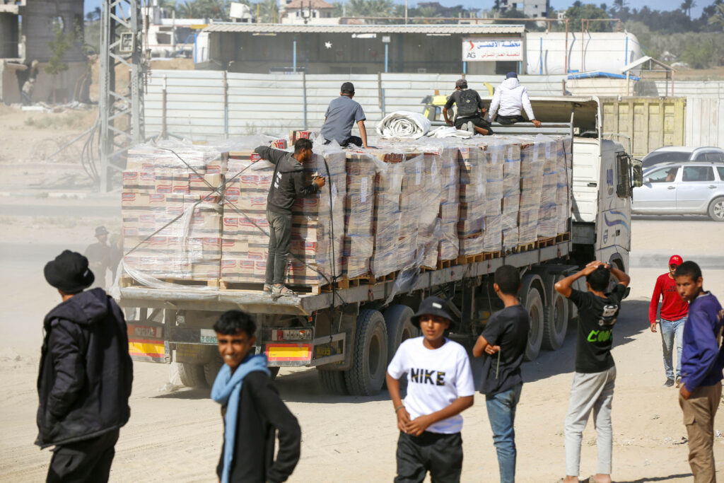 Israelul permite intrarea a 600 de camioane cu ajutor umanitar în Fâșia Gaza, prin punctul de frontieră Rafah