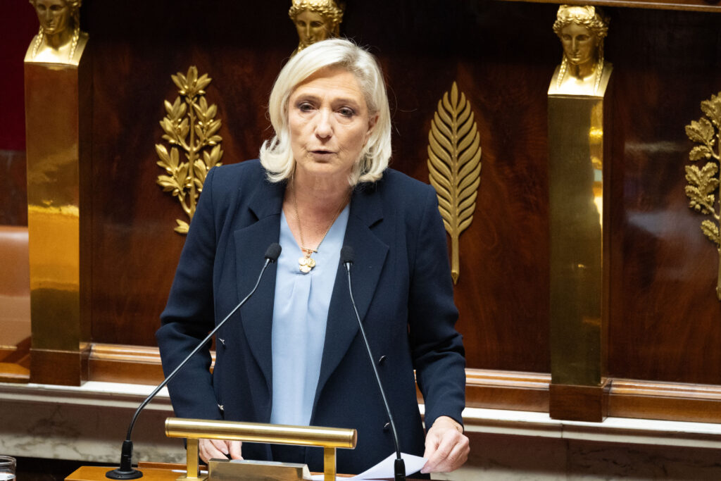 Victorie simbolică pentru extrema dreaptă a lui Marine le Pen: Adunarea Națională adoptă un text propus de partid