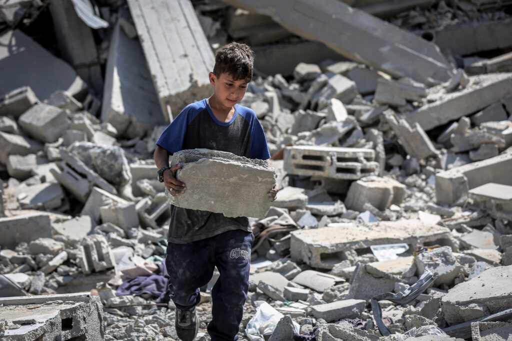 ONU: 61 de milioane de tone de moloz acoperă Gaza după doi ani de atacuri israeliene. Situația este „catastrofală”