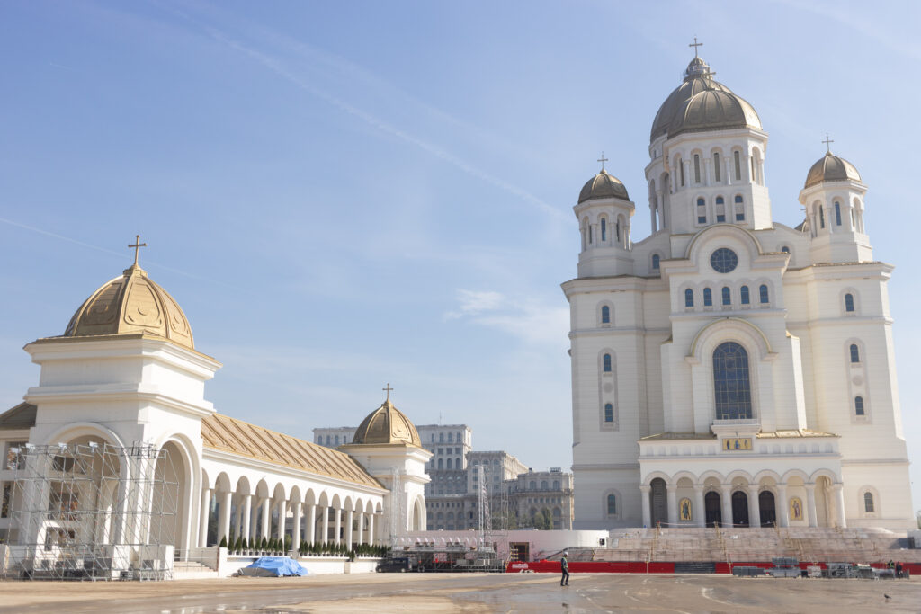 Sfințirea Catedralei Naționale. Care este programul complet al evenimentului și când vor avea acces enoriașii la închinarea în Sfântul Altar