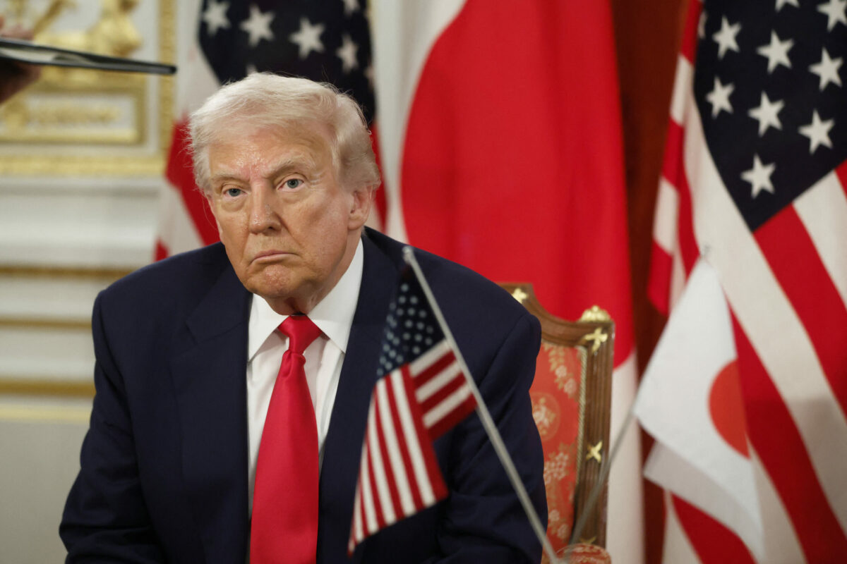 Trump îi grațiază pe Rudy Giuliani și pe alții