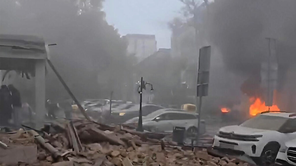 Atac asupra Harkovului: Șase oameni au fost răniți și mai multe incendii s-au declanșat în zone rezidențiale