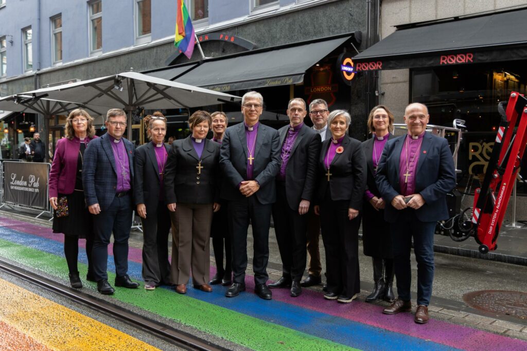 Biserica Norvegiană cere scuze comunității LGBTQ+ pentru discriminare: Nu ar fi trebuit să aibă loc niciodată