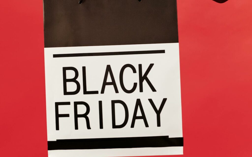 Ce sfaturi dau bancherii și poliția pentru prevenirea fraudelor online de Black Friday