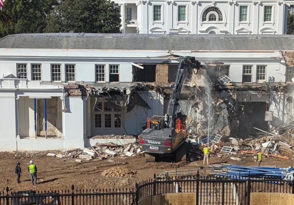 Casa Albă a început demolarea unei părți de clădire pentru a construi sala de bal a lui Trump