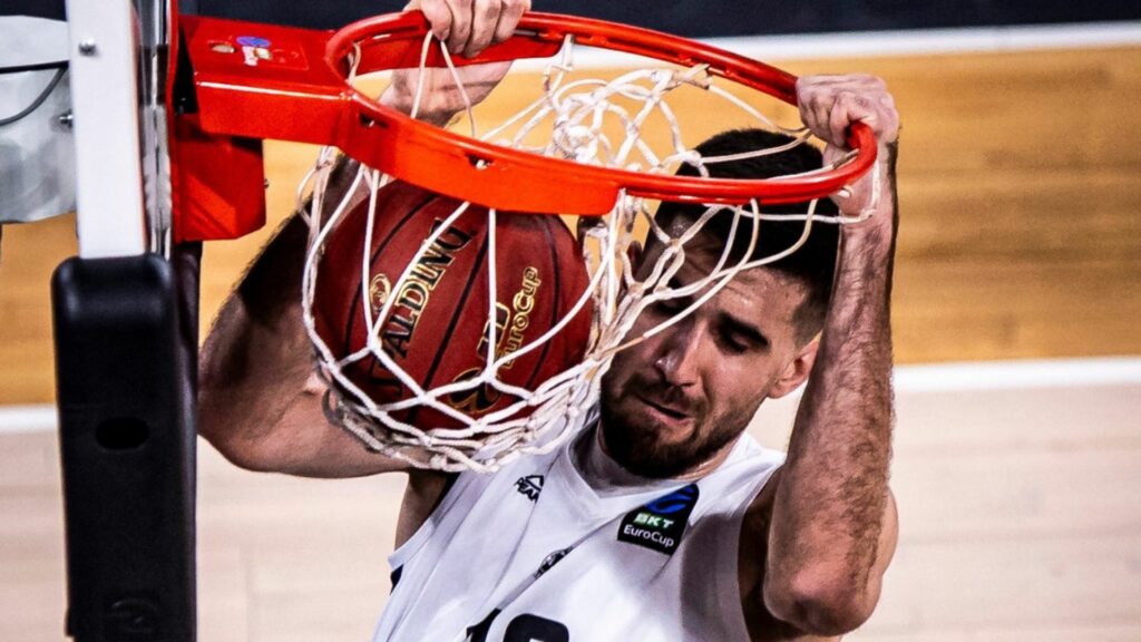 Pivotul echipei U-BT Cluj, Dusan Miletic, cel mai bun recuperator al etapei a 7-a din Eurocup