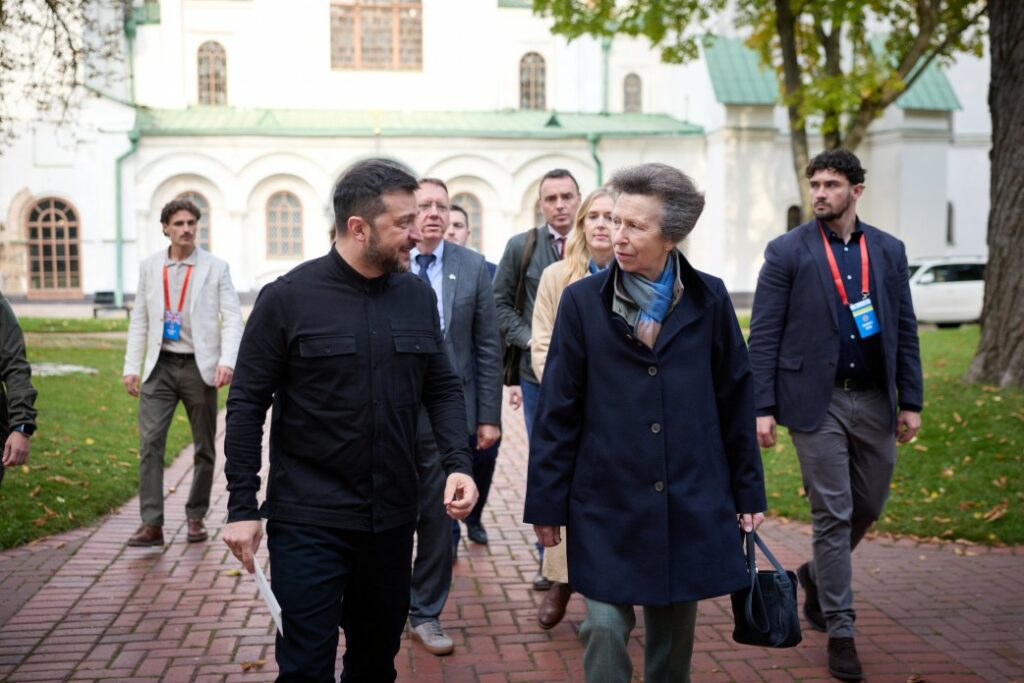 Prinţesa Anne a Regatului Unit a făcut o vizită surpriză în Ucraina şi s-a întâlnit cu Zelenski