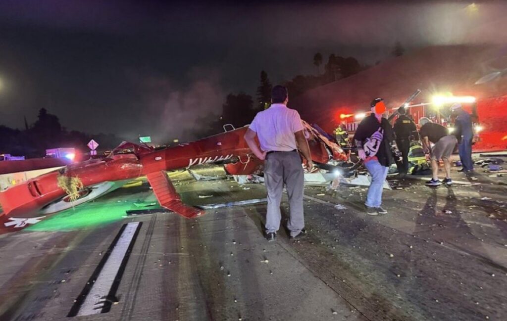 SUA: Elicopter medical cu trei răniți la bord prăbușit pe o autostradă din Sacramento