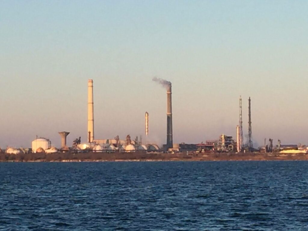 Scurgere de amoniac la Rafinăria Năvodari. Garda Națională de Mediu dispune închiderea temporară a unei instalații