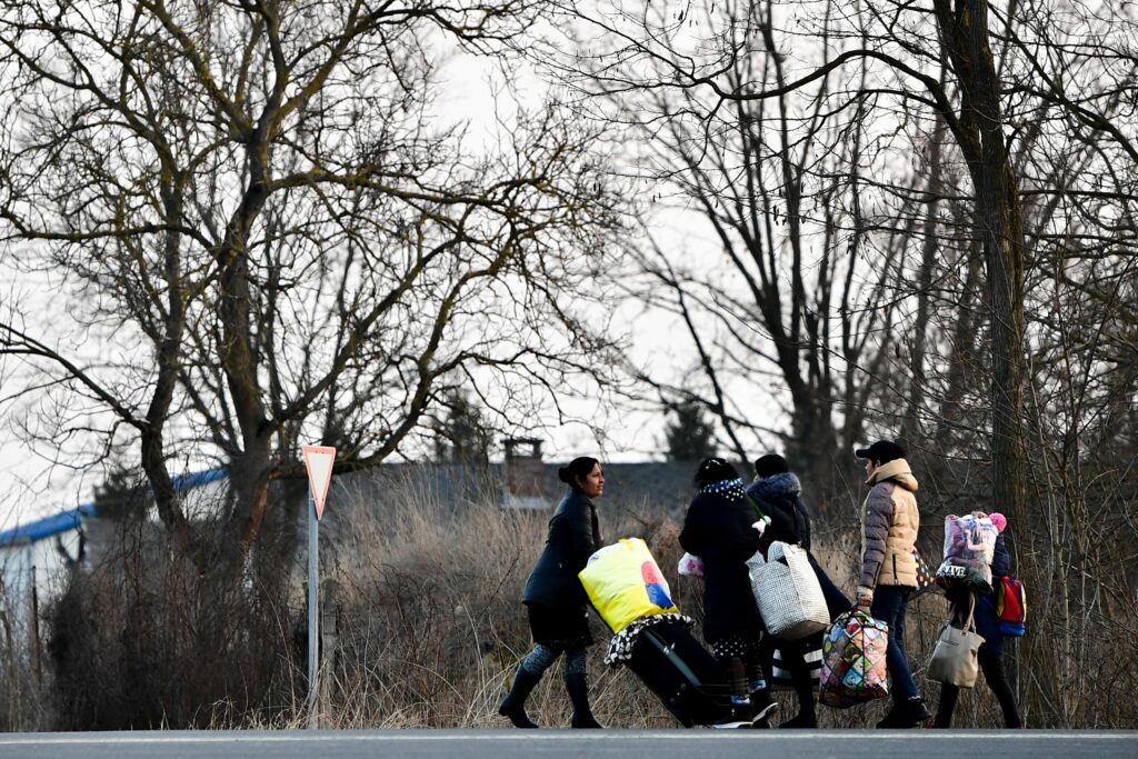 America împinge mii de ucraineni spre deportare