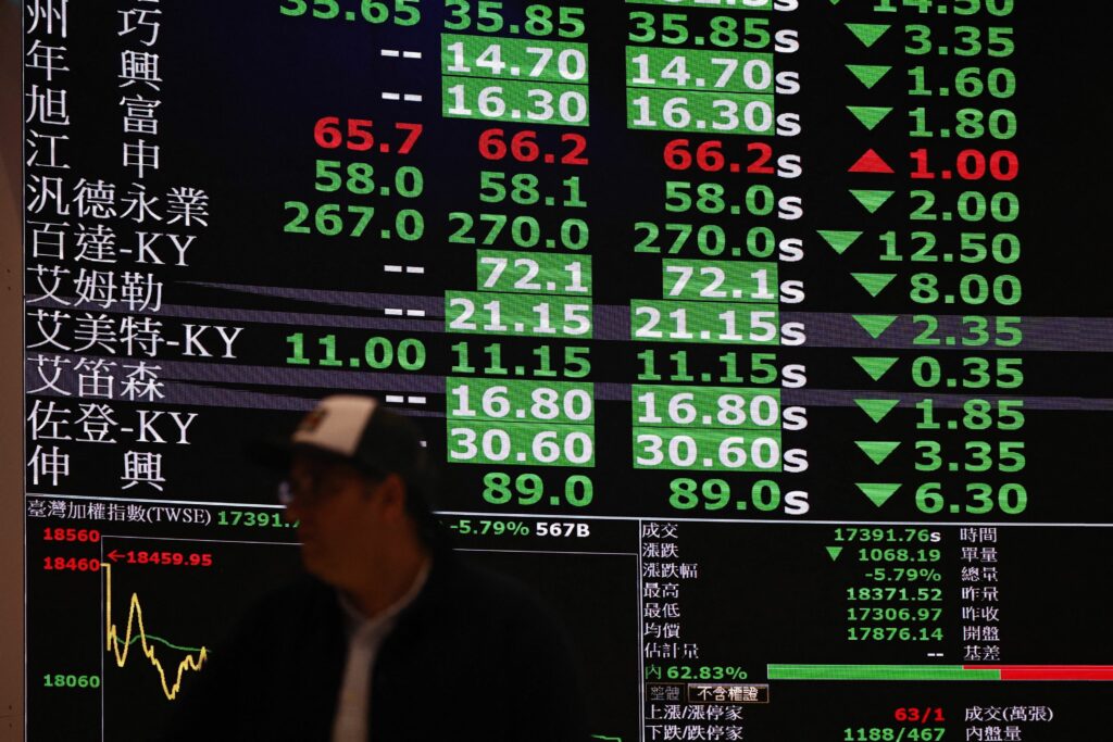 Bursele de la Tokyo ating un nou record