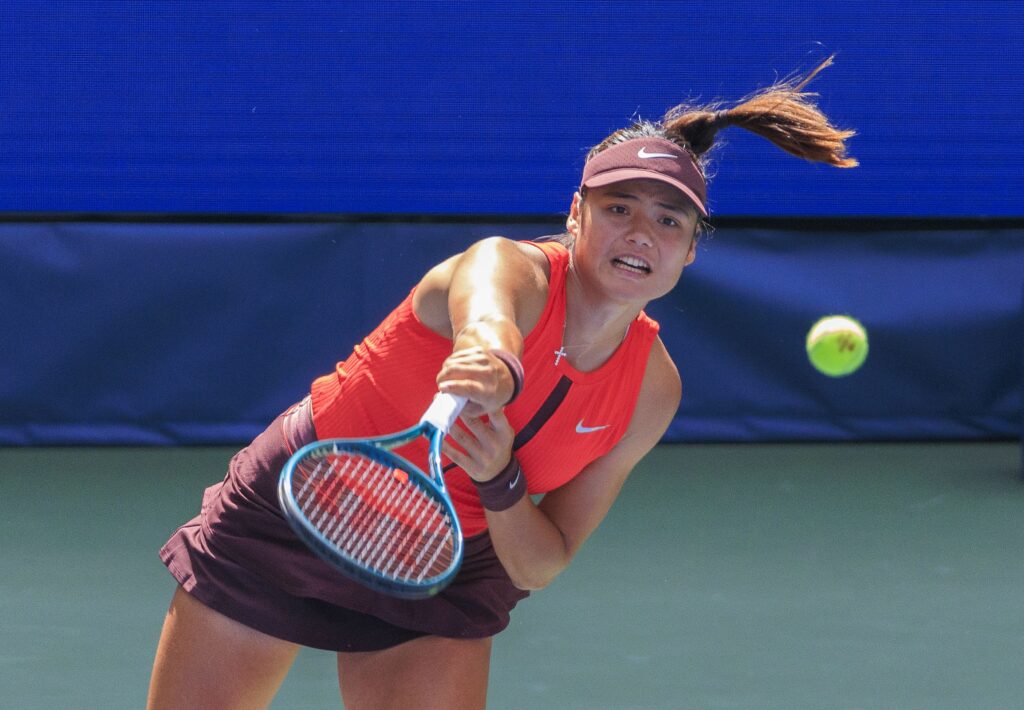 Emma Răducanu a abandonat la Wuhan, cu Ann Li. Osaka, fost lider mondial, la primul succes în China