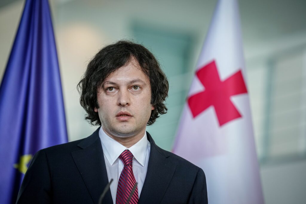 Premierul Georgiei impune măsuri severe participanților la demonstrațiile din Tbilisi și acuză UE de amestec în politica țării