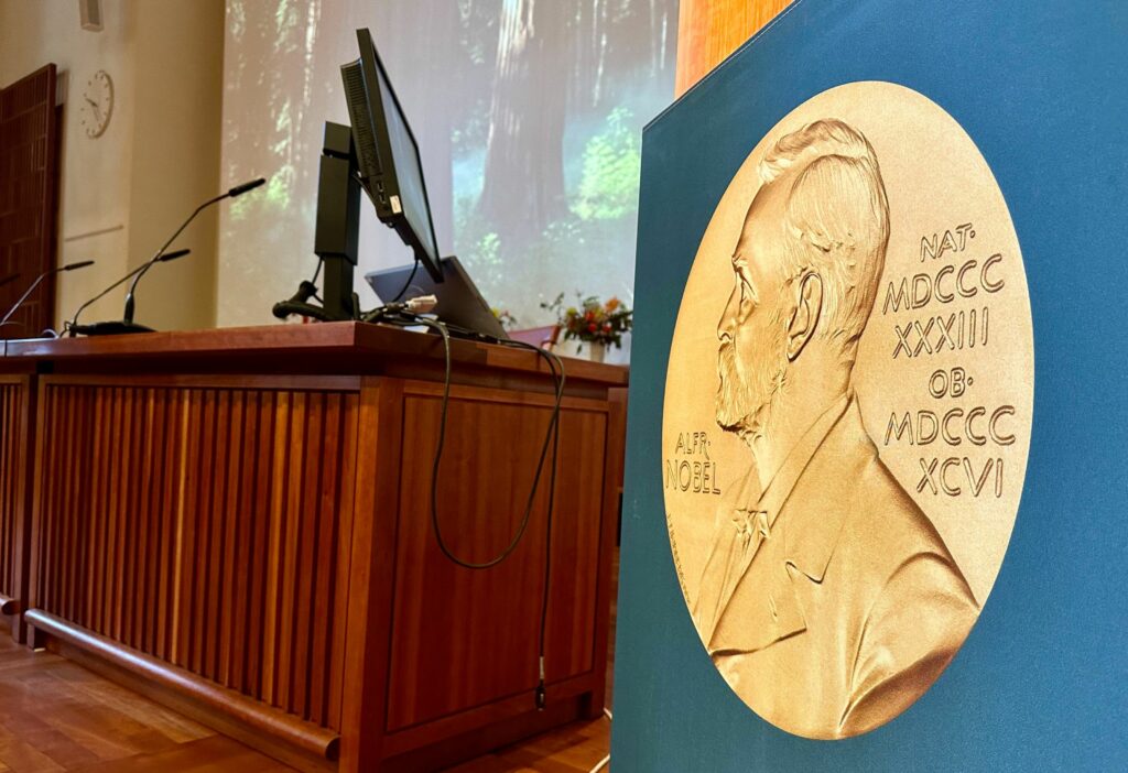 Premiul Nobel pentru Fizică 2025 va fi anunțat astăzi. Care sunt cercetările care ar putea câștiga râvnitul premiu
