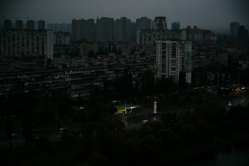 Războiul din Ucraina, ziua 1329. Un atac rusesc asupra Ucrainei a lăsat fără curent 30.000 de persoane în Harkov / Zelenski va merge la Washington pentru a discuta furnizarea sistemelor de Apărare aeriană