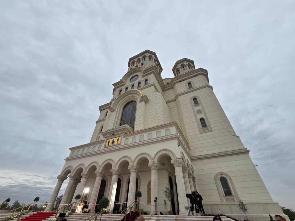 Slujba de sfințire a picturii Catedralei Naționale s-a încheiat