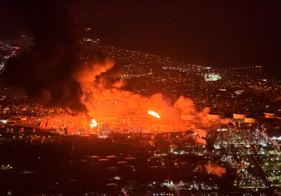 Los Angeles: Incendiu puternic la cea mai mare rafinărie Chevron de pe coasta de vest a SUA