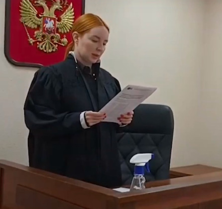 Cât costă să cânți melodii în limba ucraineană, în propria casă, când ești în Rusia