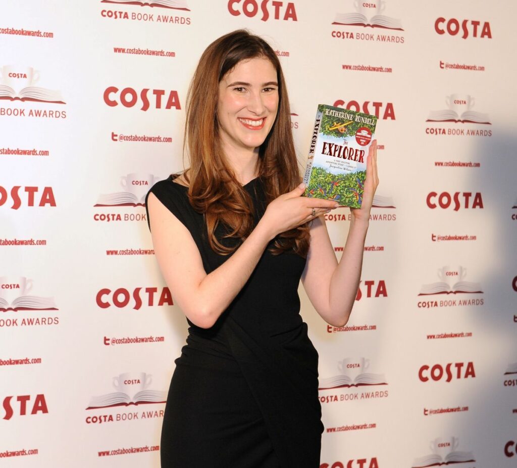 Scriitoarea supranumită „noua J.K. Rowling” a semnat un contract uriaș cu Disney pentru ecranizarea seriei sale fantasy