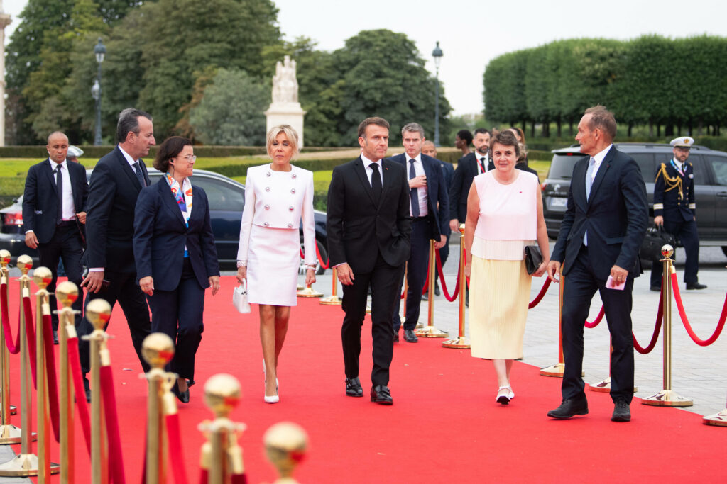Audiere de interes global în Senatul francez a directoarei Muzeului Louvre, Laurence des Cars, după jaful de duminică
