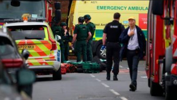 Mai multe persoane înjunghiate la o sinagogă din Manchester. Suspectul a fost împușcat de poliție