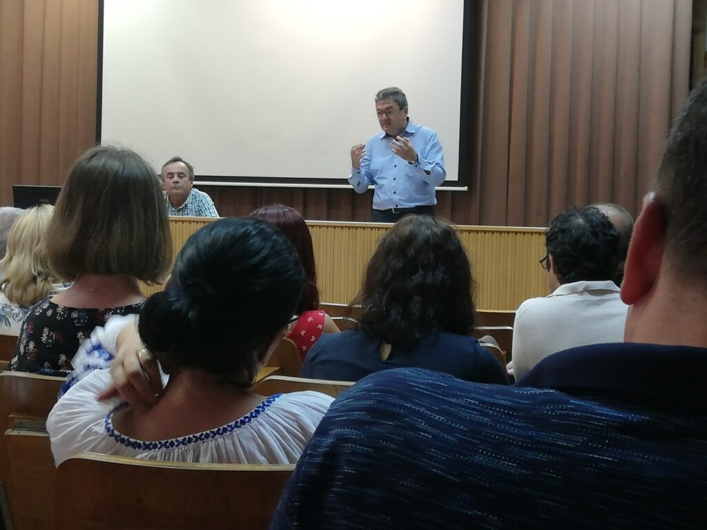Program de master „unic în România”, eliminat abuziv la Universitatea București, cu câteva zile înaintea începerii anului universitar / Studenții amenință că dau universitatea în judecată, iar rectoratul nu are nicio reacție