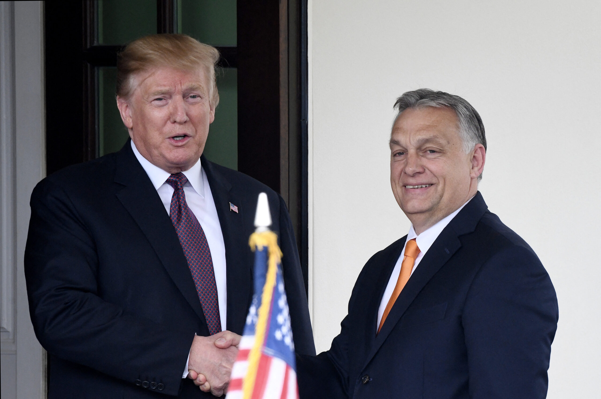Donald Trump și Viktor Orbán discută despre retragerea trupelor americane din România