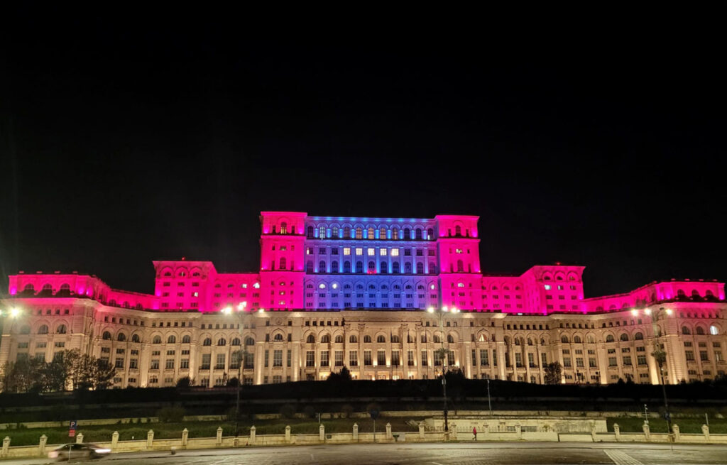 Palatul Parlamentului va fi iluminat în roz și bleu de Ziua Părinților de Îngeri