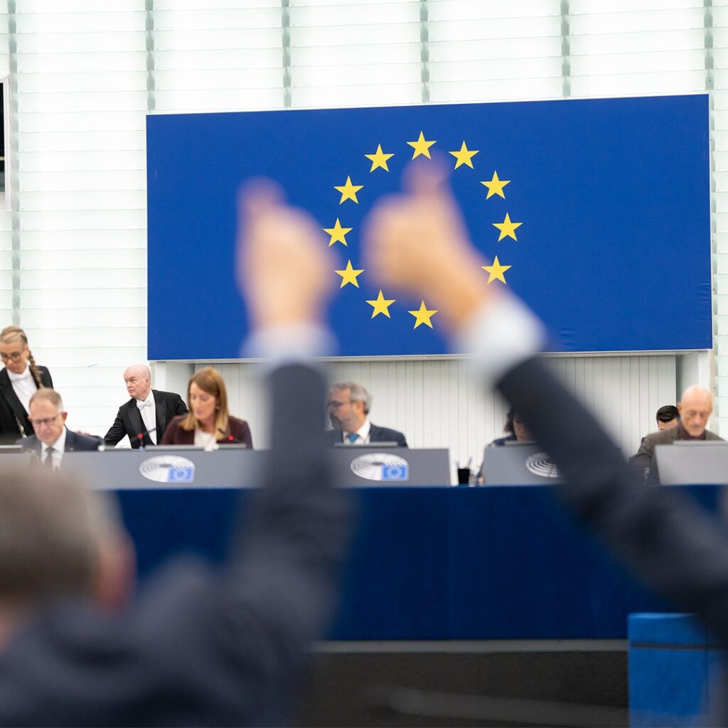 Interzicerea treptată a importurilor de gaze și petrol din Rusia, propusă de Comisia Europeană, a primit primul vot în Legislativul comunitar. Pașii până la implementare