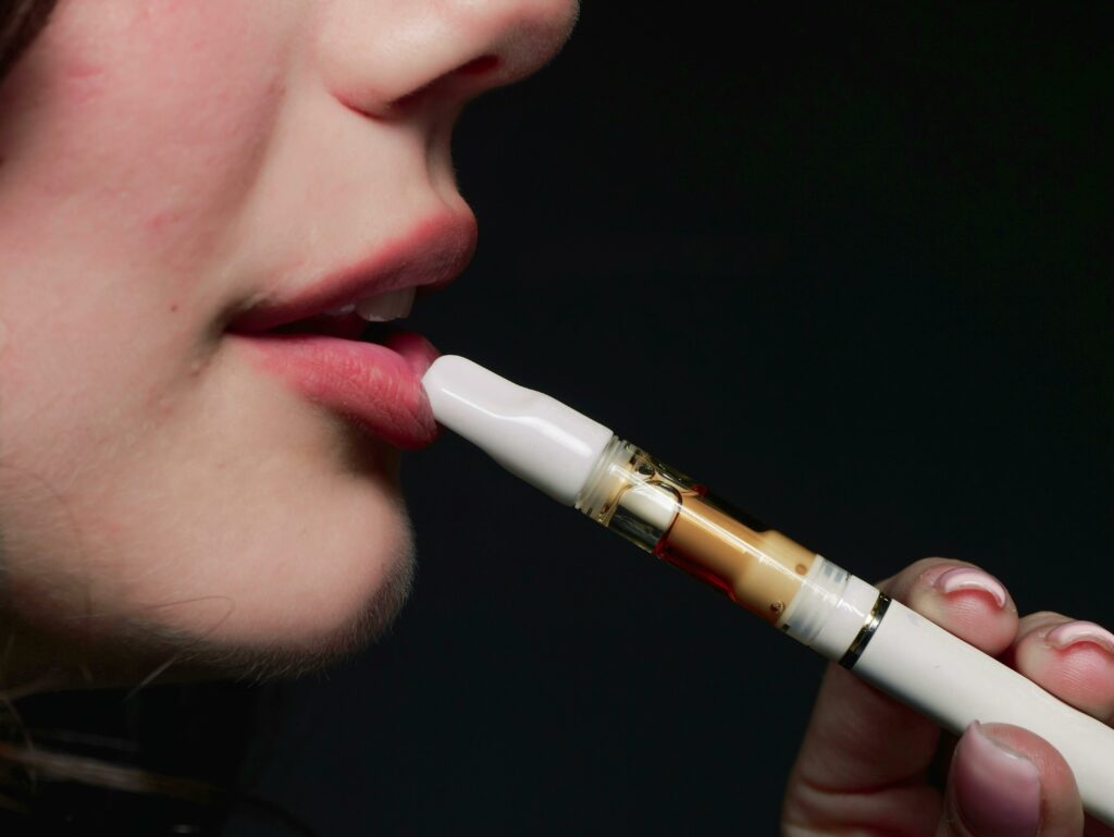 Proiect ambițios în Franța – Un deputat al Partidului Verde a inițiat un proiect de lege care vrea să interzică vânzarea tutunului tuturor persoanelor născute după 2014