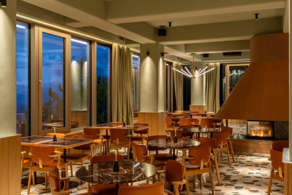 Simbolurile Brașovului prind din nou viață, Telecabina Tâmpa și Restaurantul Panoramic se redeschid