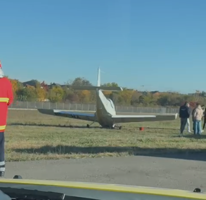 Incident aviatic pe Aeroportul Băneasa. Un avion-școală a aterizat forțat