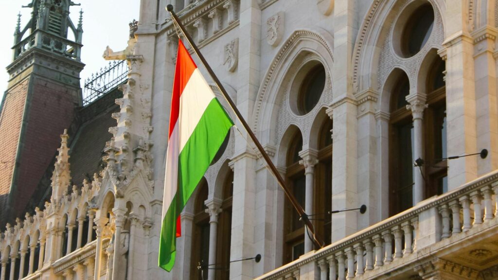 MAE, atenționare de călătorie: Restricții de circulație pentru camioane de Ziua Națională a Ungariei