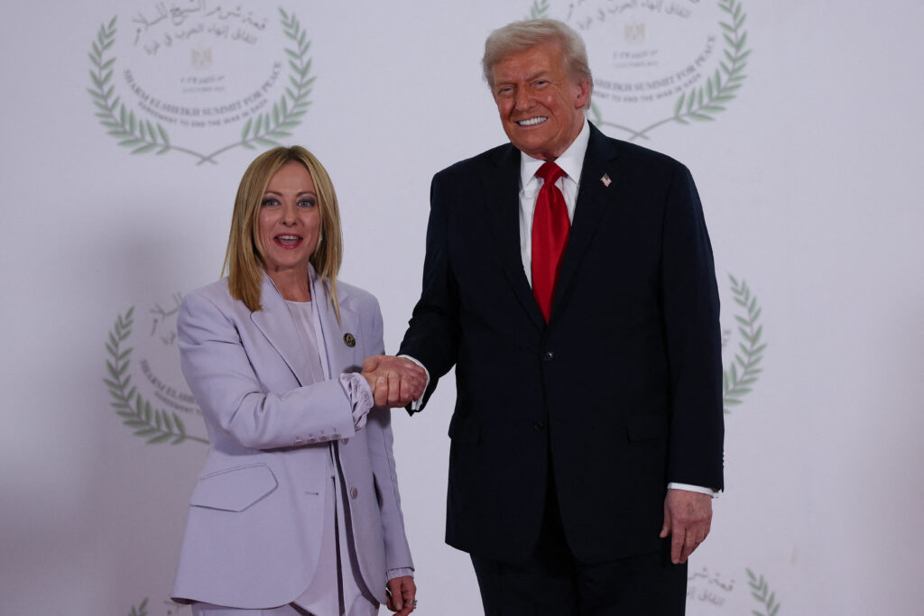 Trump o numește pe premierul italian Giorgia Meloni „frumoasă” la summitul de la Gaza