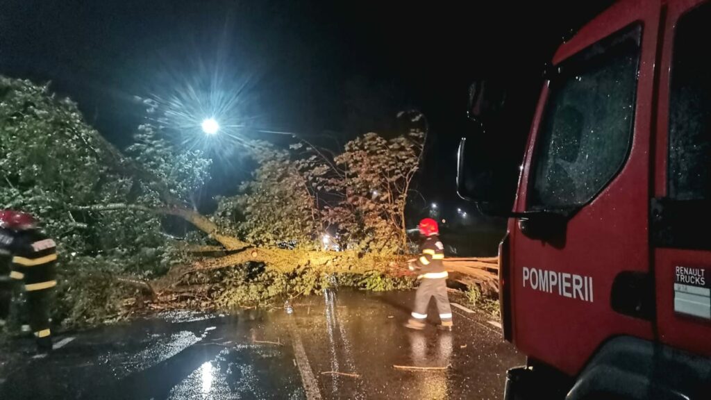Cod portocaliu în Capitală. Avertismente pentru bucureșteni asupra pericolelor cauzate de ploile puternice